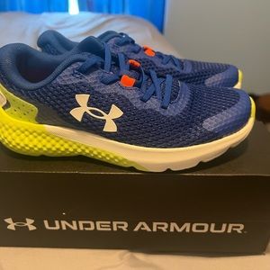 Under Armour Boys Sneakers 1Y **BRAND NEW**